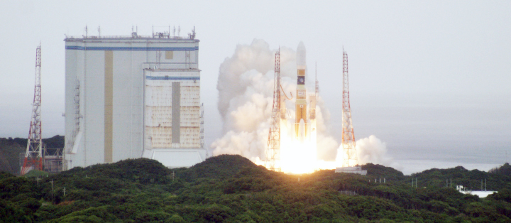 ロケット打ち上げ